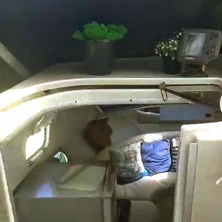 El Barco De Las Fiestas Sant Adria de Besos Exterior foto